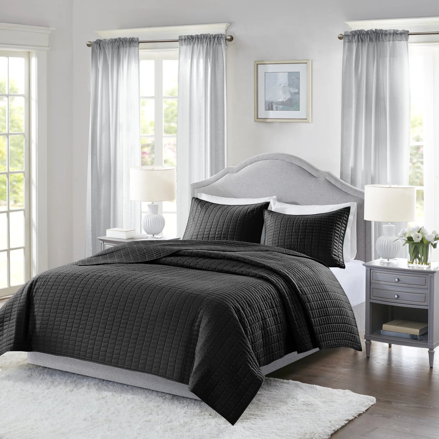 Kienna 3-Piece King Size Quilt Set, All Season Bedding Set with 2 Pillow Shams, Black Solid Print